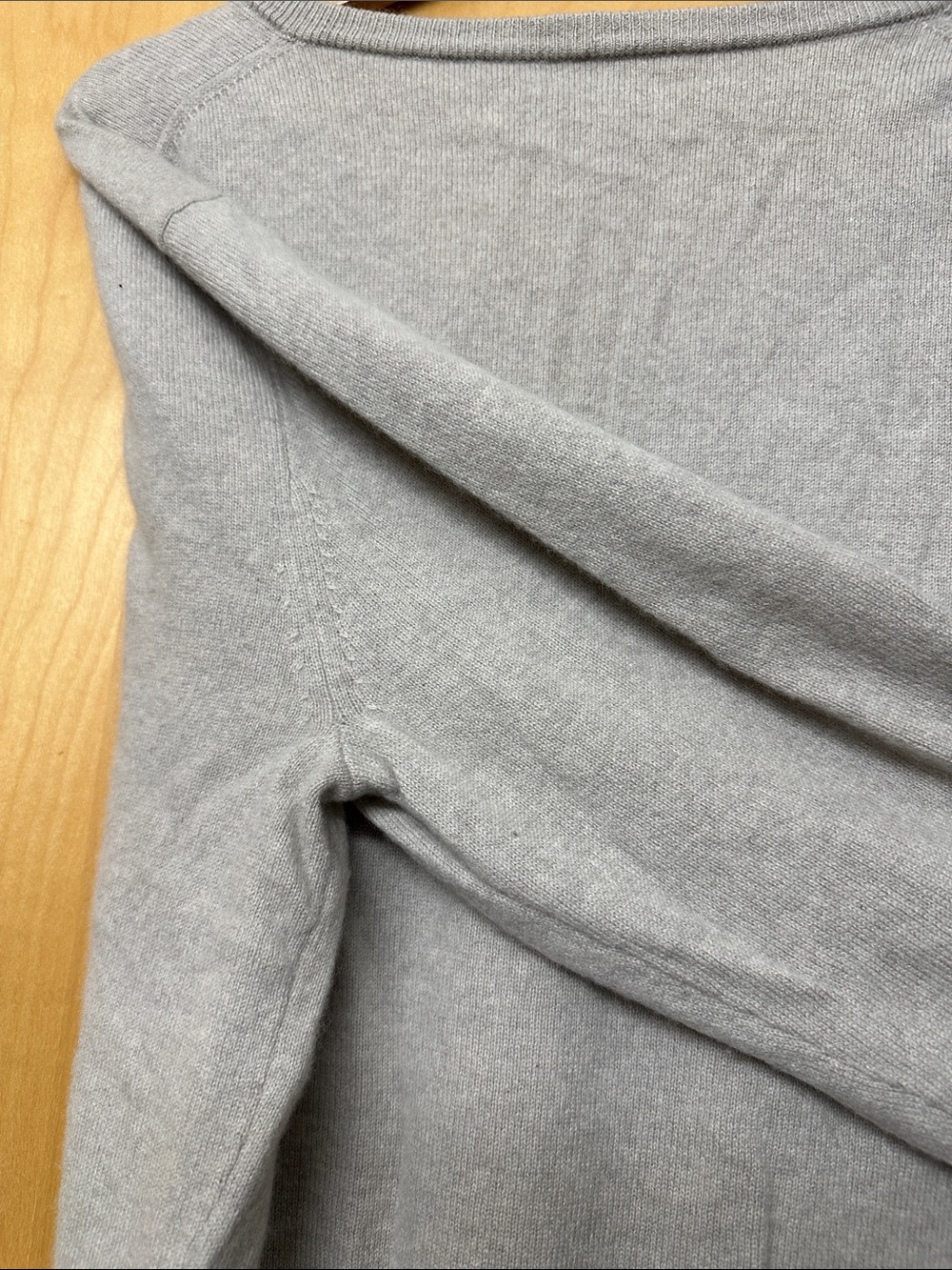 J. Crew Women’s V-Neck Cashmere Sweater in Heather Gray - Picture 4 of 5